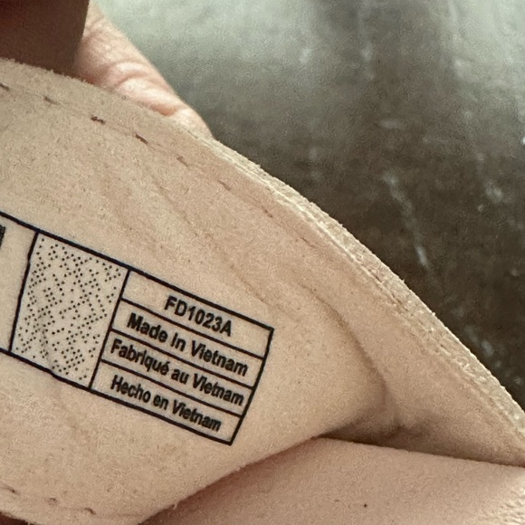 Ugg Sandals size 8.5 - Picture 7 of 7